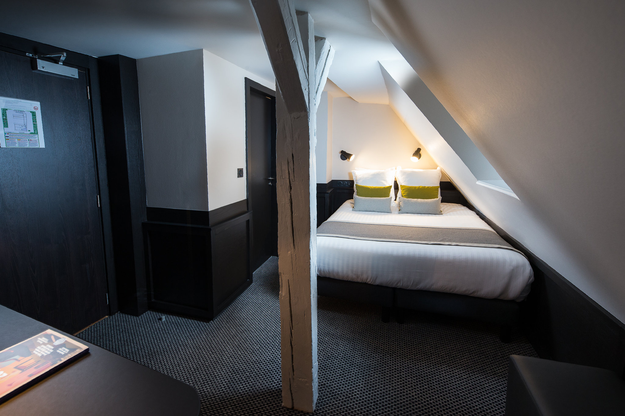 Hotel Du Dragon 18/36