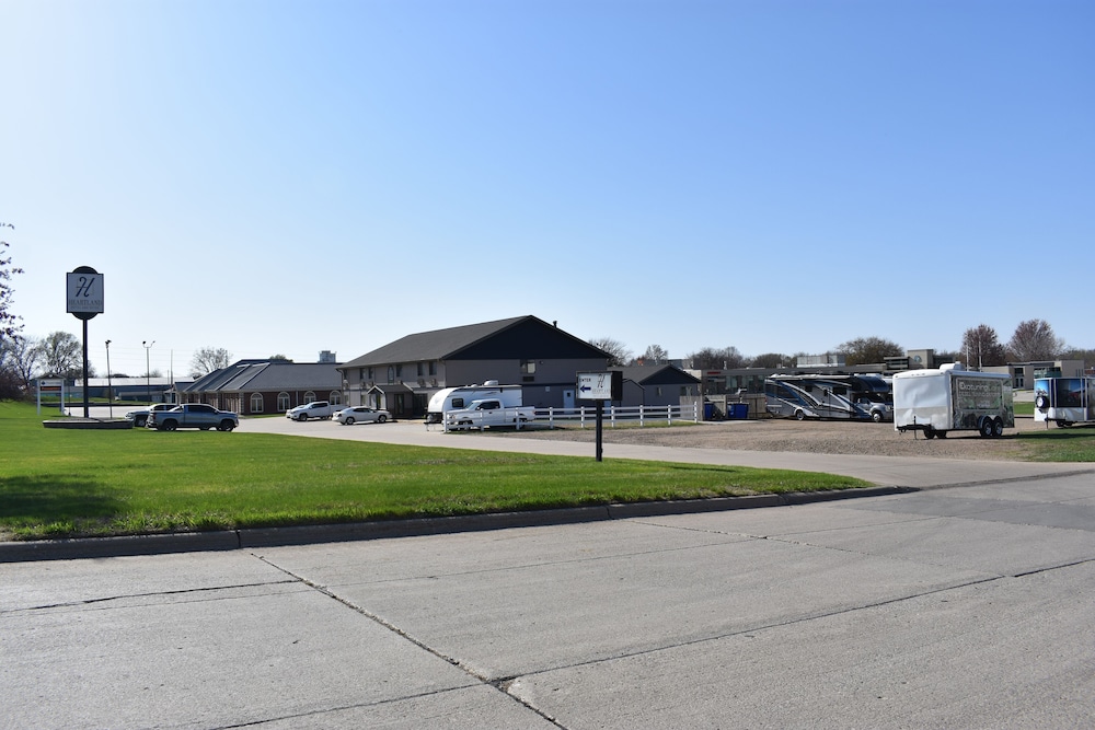 Heartland Hotel And Suites 35/62