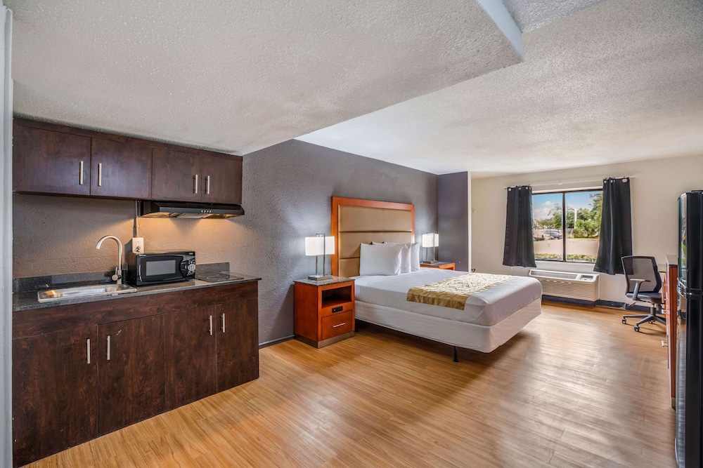 OYO Hotel Orlando Airport 16/32