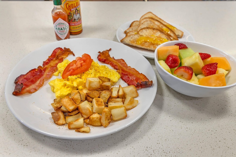 Cambria Hotel Euless - DFW Airport South 24/50