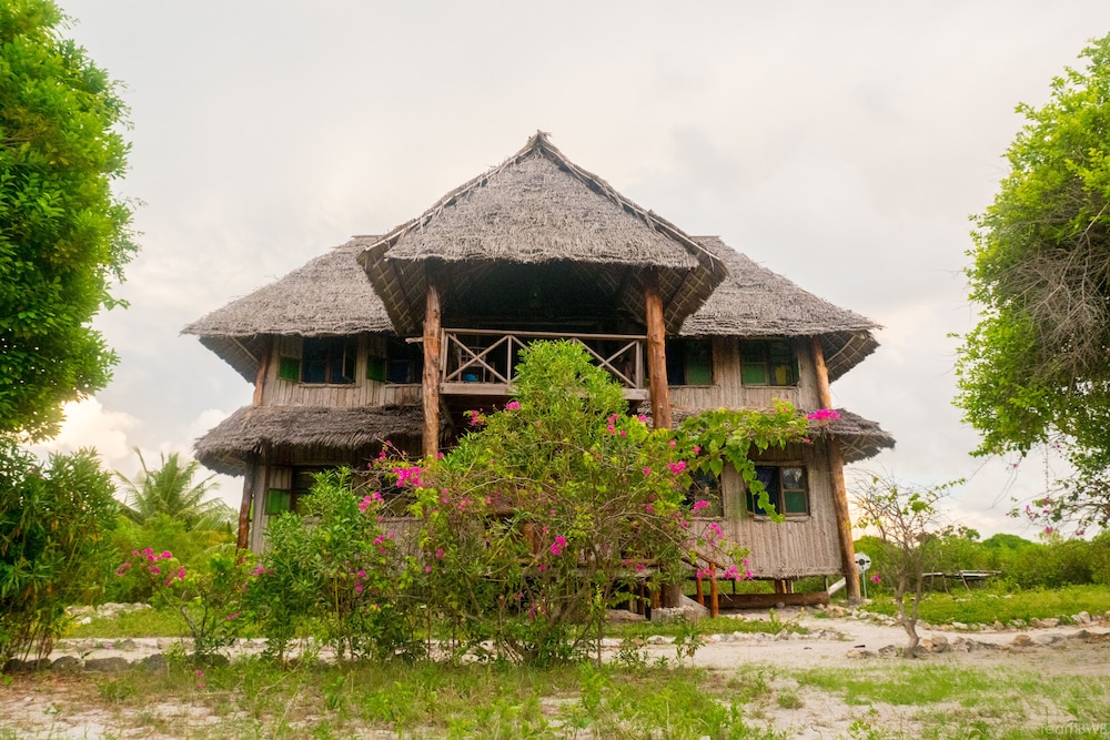 Pemba Lodge 3/50