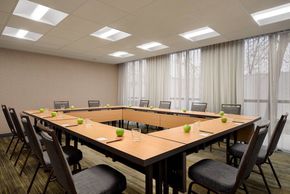 Courtyard by Marriott Philadelphia Montgomeryville 33/37