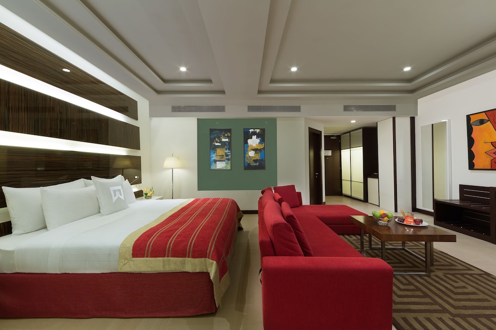 EXECUTIVE, SUITE, KING BED