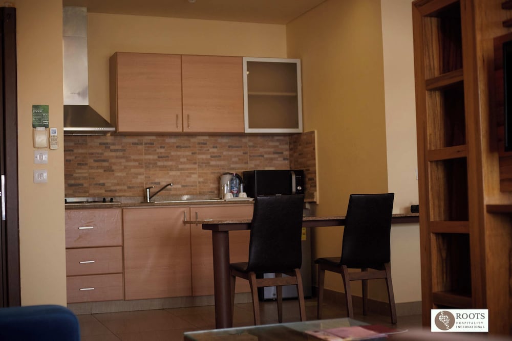 Roots Hotel Apartment 53/57