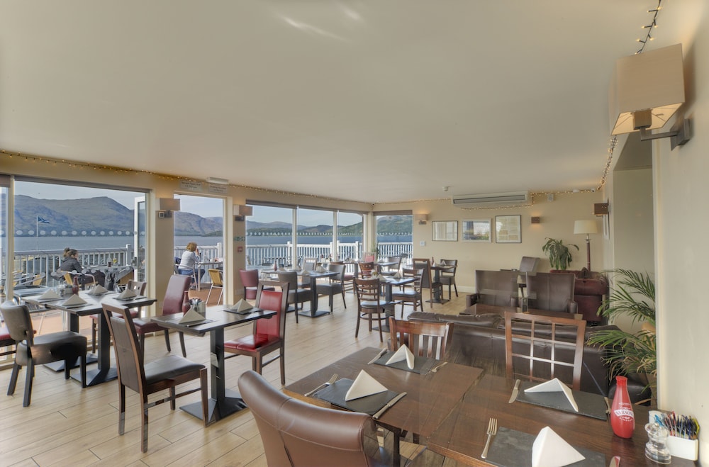 The Holly Tree Hotel 13/46