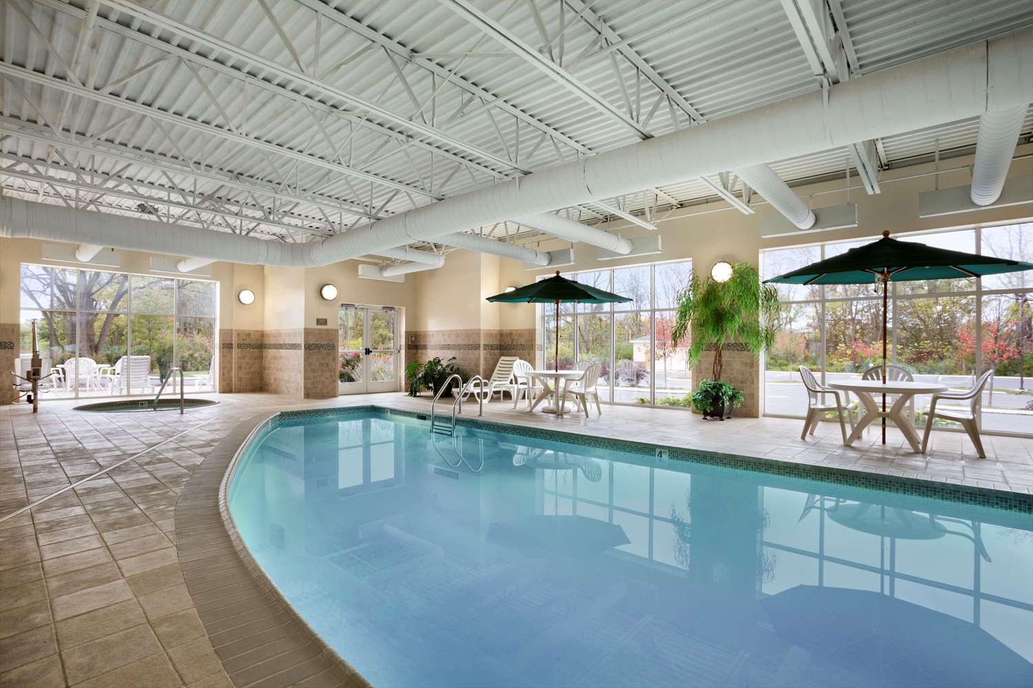 Country Inn and Suites by Radisson State College (Penn State Area), PA 19/28