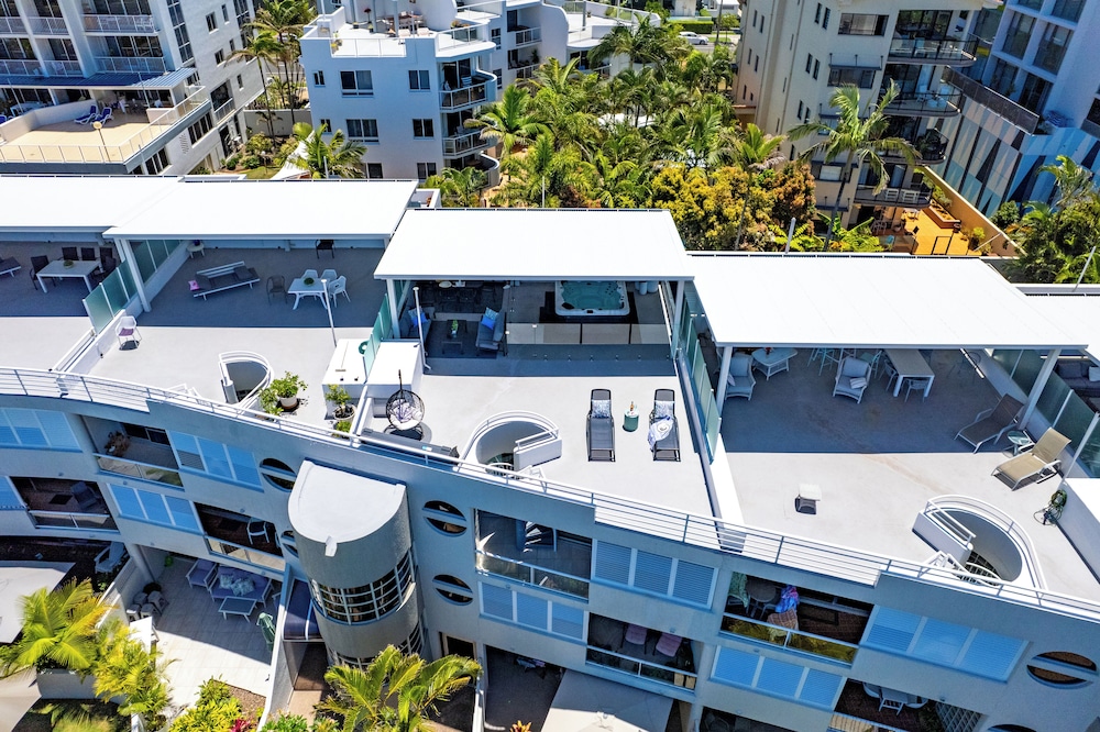 SUNDECK GARDENS 3/47