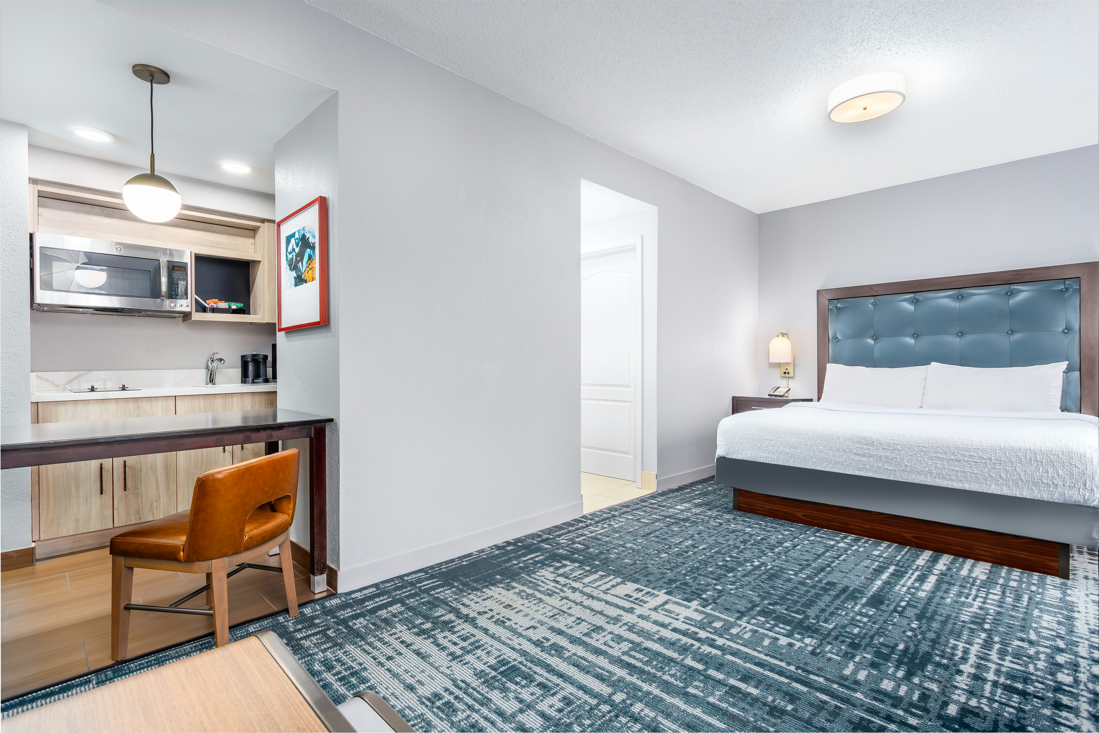 STUDIO, SUITE, KING BED