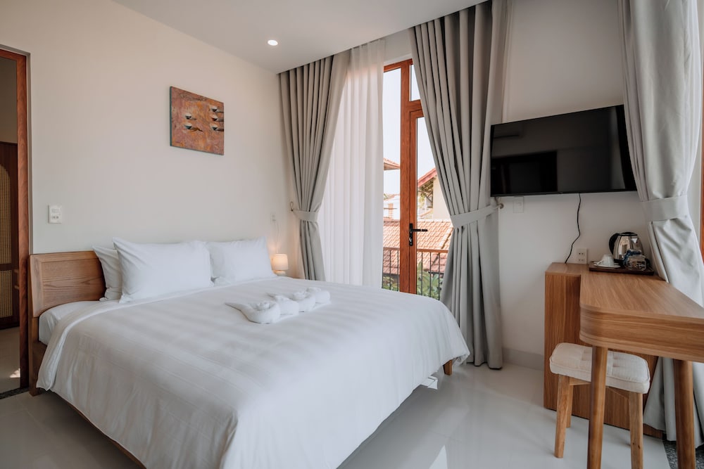 Hue Riverside Villa 13/50