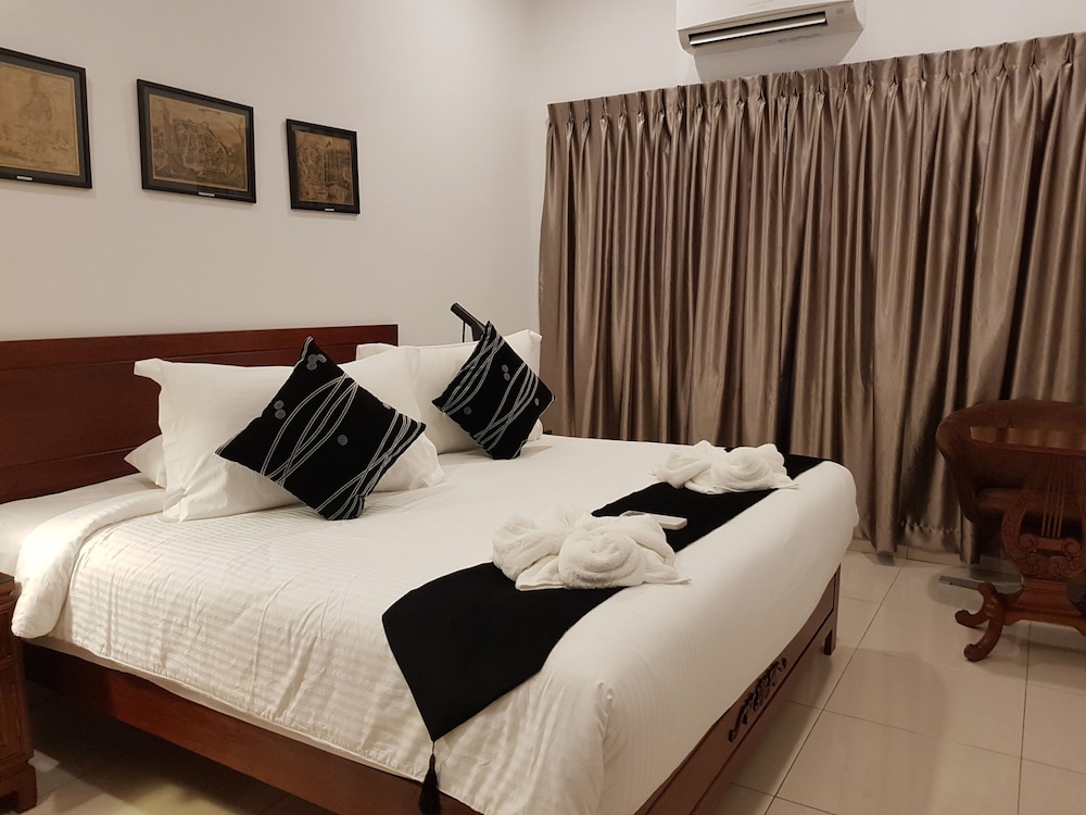 Heeren Straits Hotel 29/75