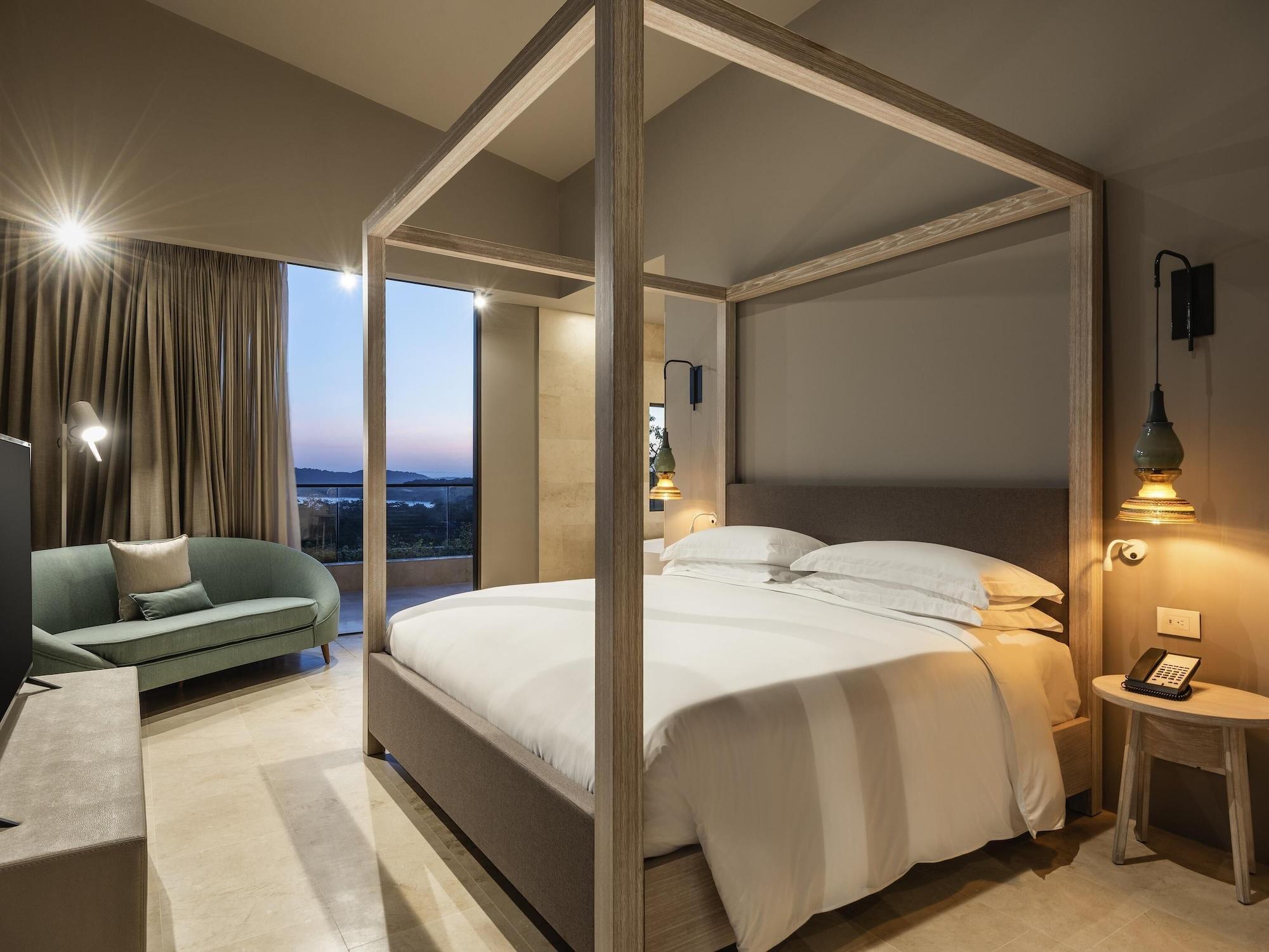 Presidential, Penthouse, King Bed, Ocean View