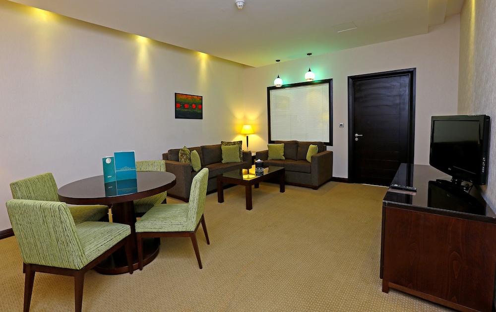 Ayass Hotel 56/74