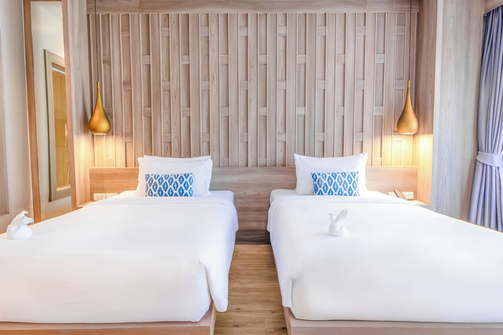 DELUXE, TWIN BEDS