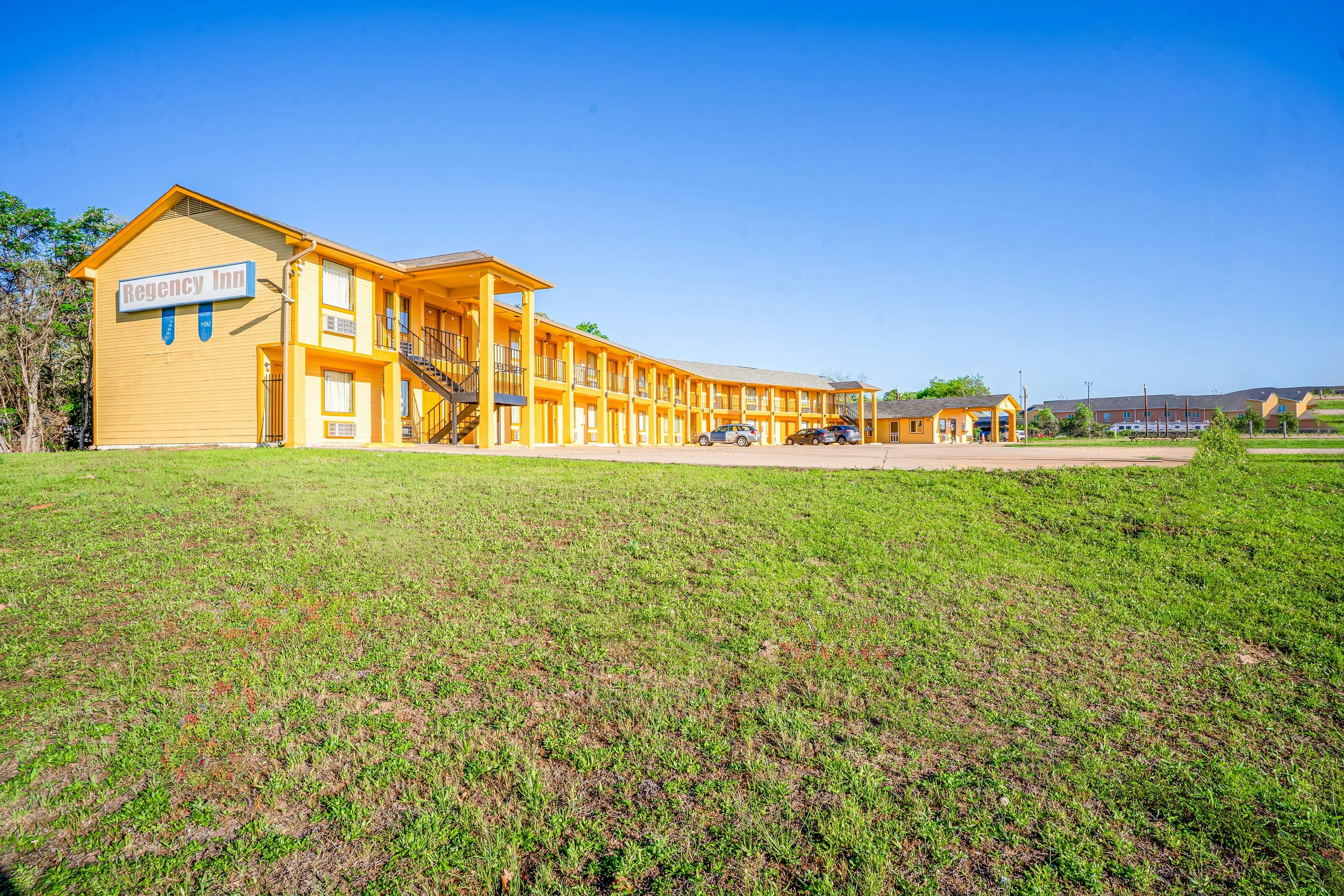 Regency Inn By OYO Rockdale TX 25/31