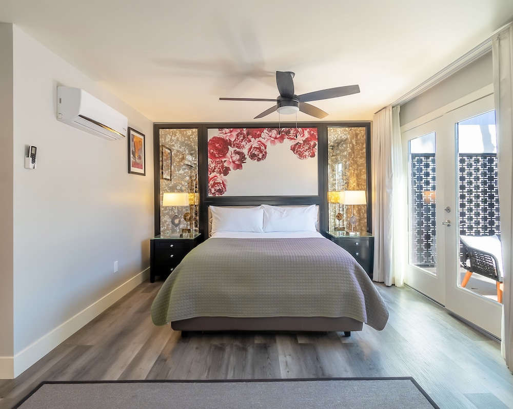 ROOM, QUEEN BED, PATIO