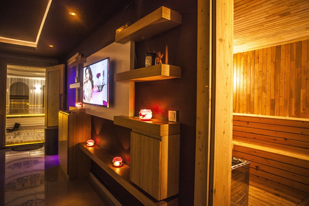 LIV SUIT HOTEL 20/58