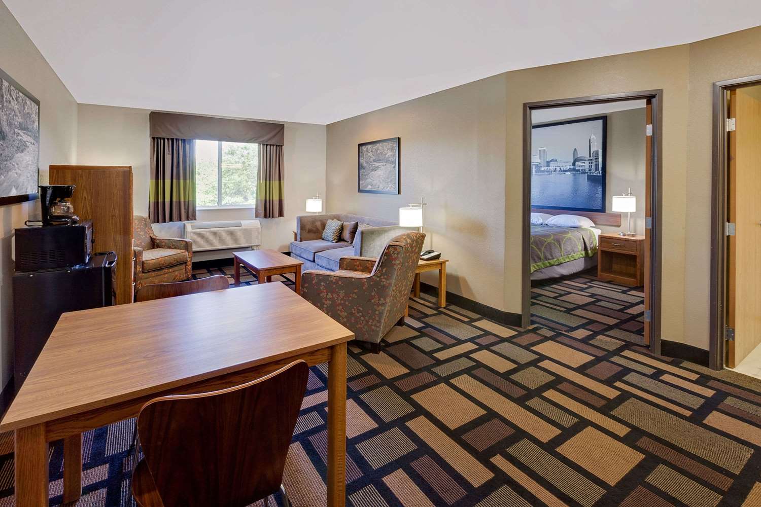 Super 8 by Wyndham Akron S/Green/Uniontown OH 39/57