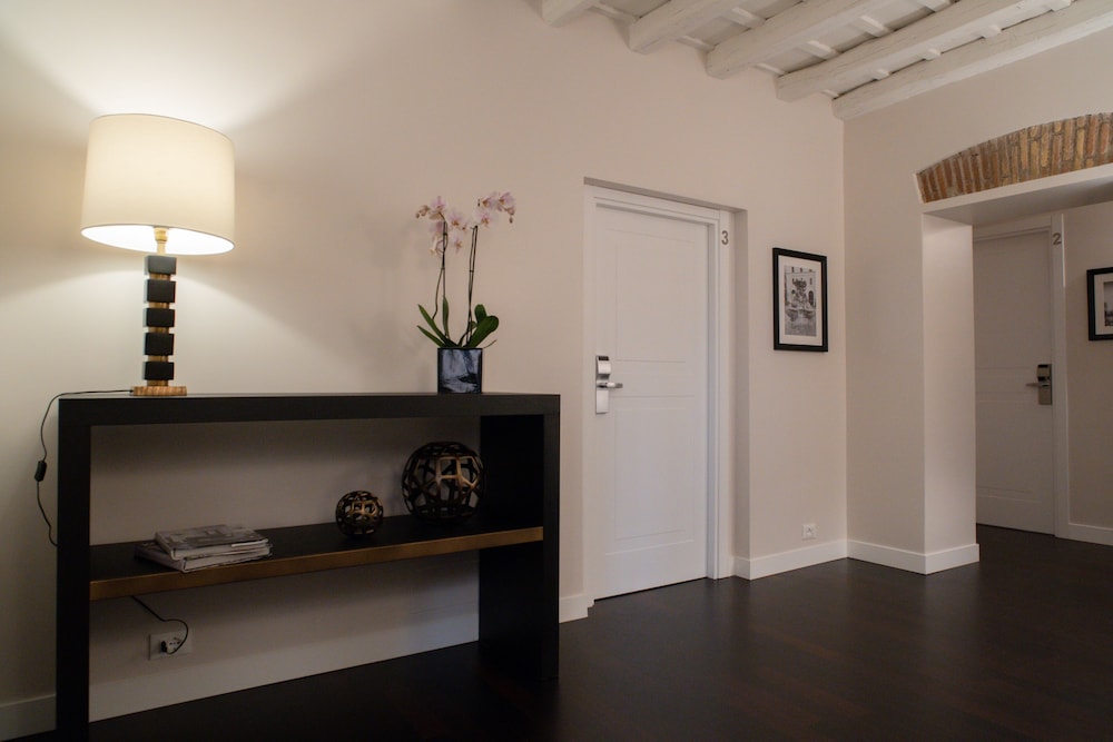 Kame Hall Luxury Rooms 16/31