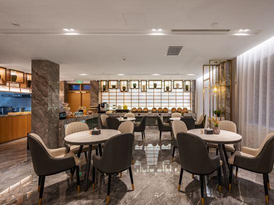 Super 8 Hotel (Beijing Sanlitun Taikoo Li Tuanjiehu Subway Station) 15/23