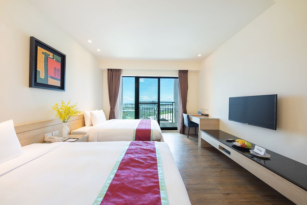 DELUXE, DOUBLE BED