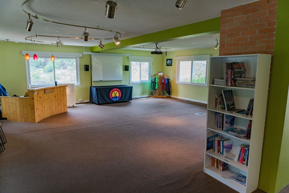 Estes Park Adventure Hostel 23/26