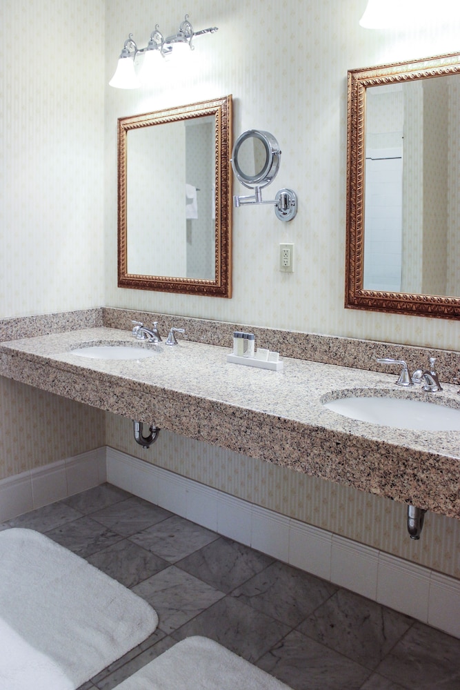 Hotel Providence Trademark Collection By Wyndham 63/65