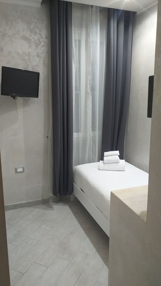 2 BEDROOMS, SUITE