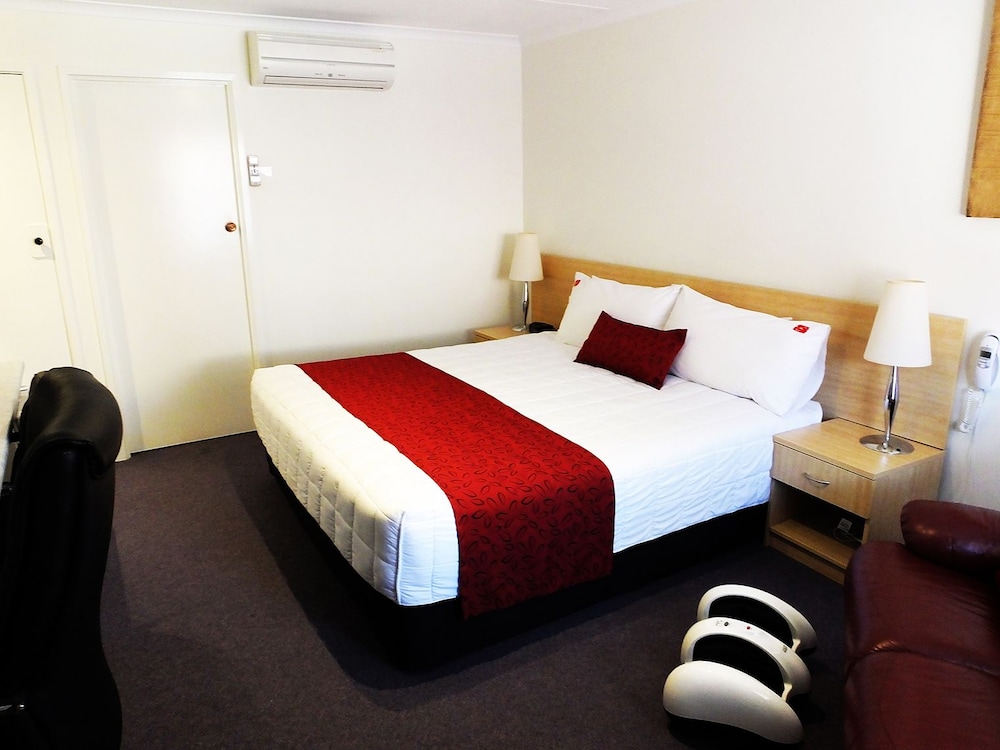 EDINBURGH MOTOR INN 6/36