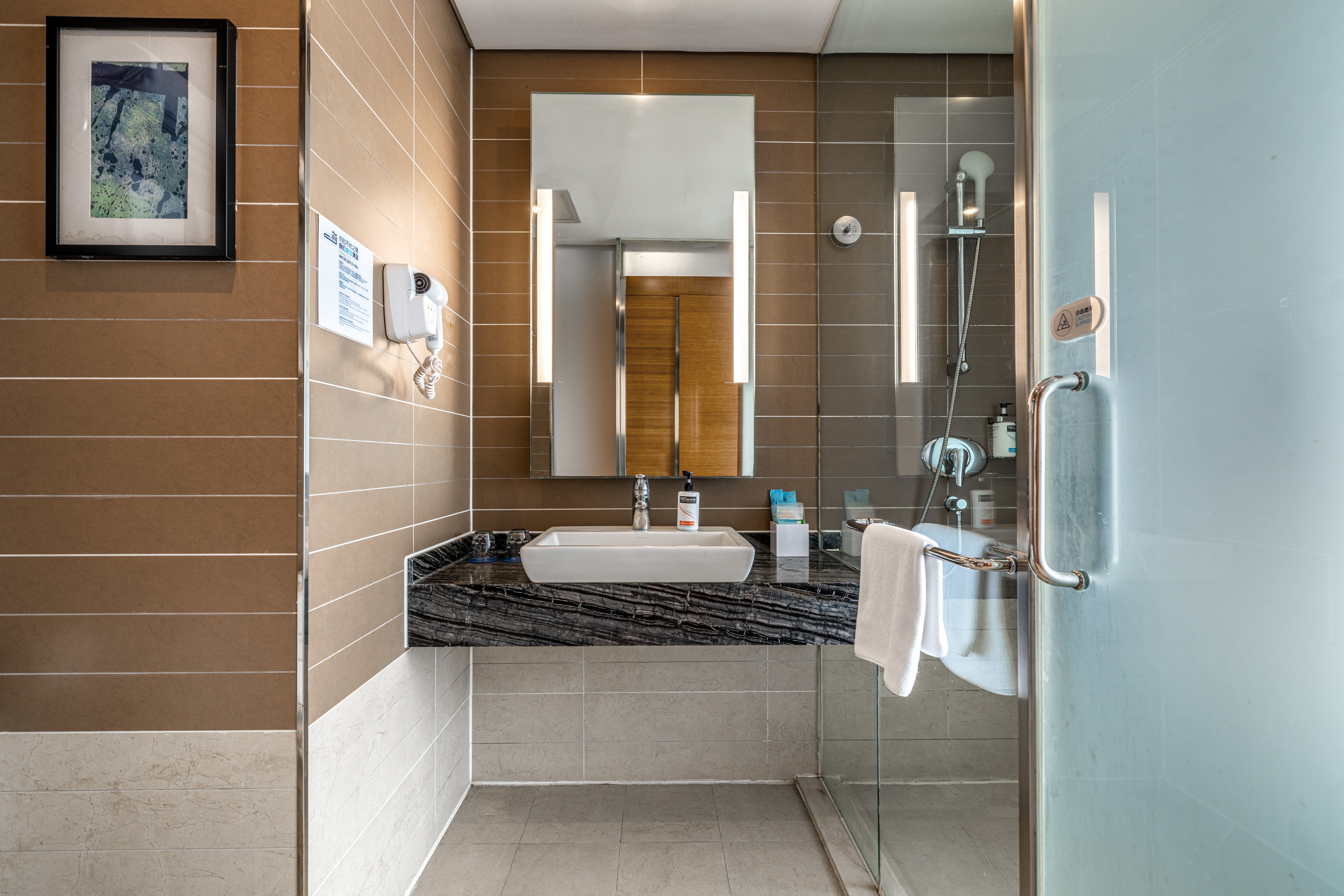 Holiday Inn Express Chongqing Guanyinqiao 32/32