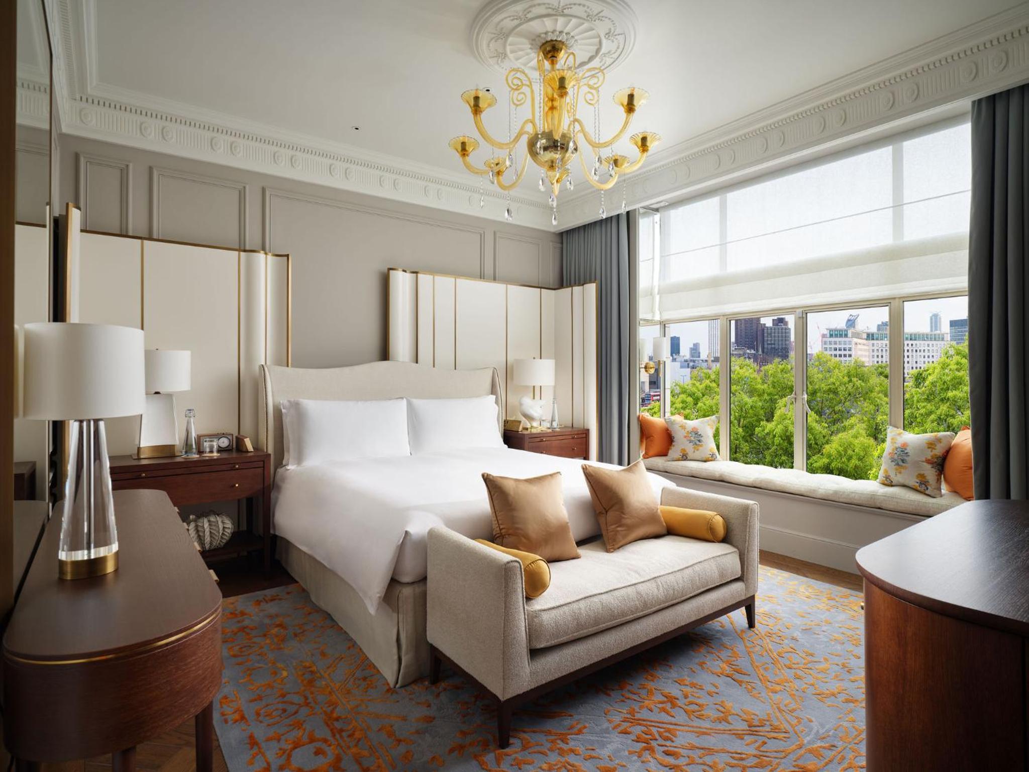 جناح، The Savoy Hotel 4/6