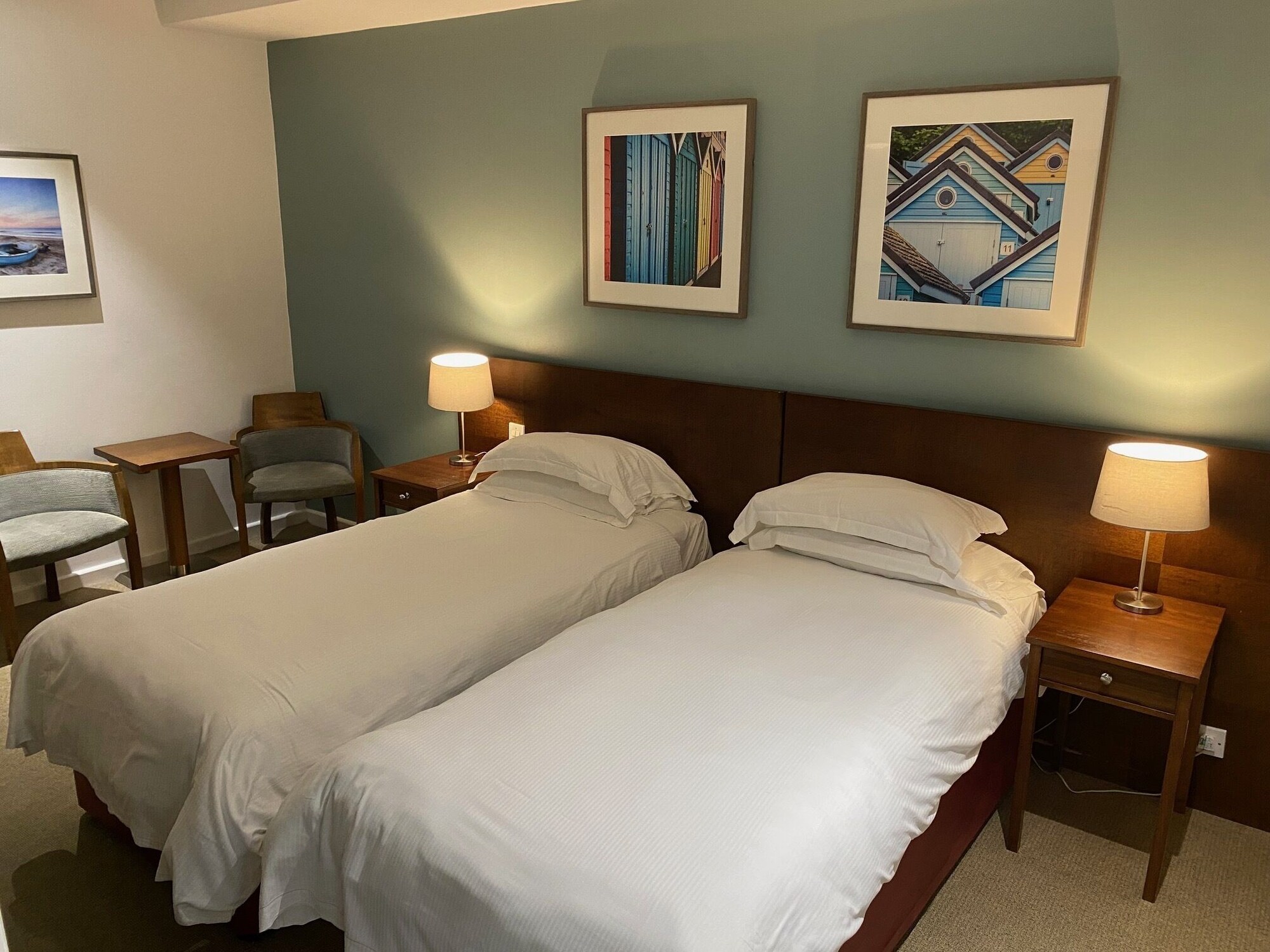 ROOM, TWIN BEDS
