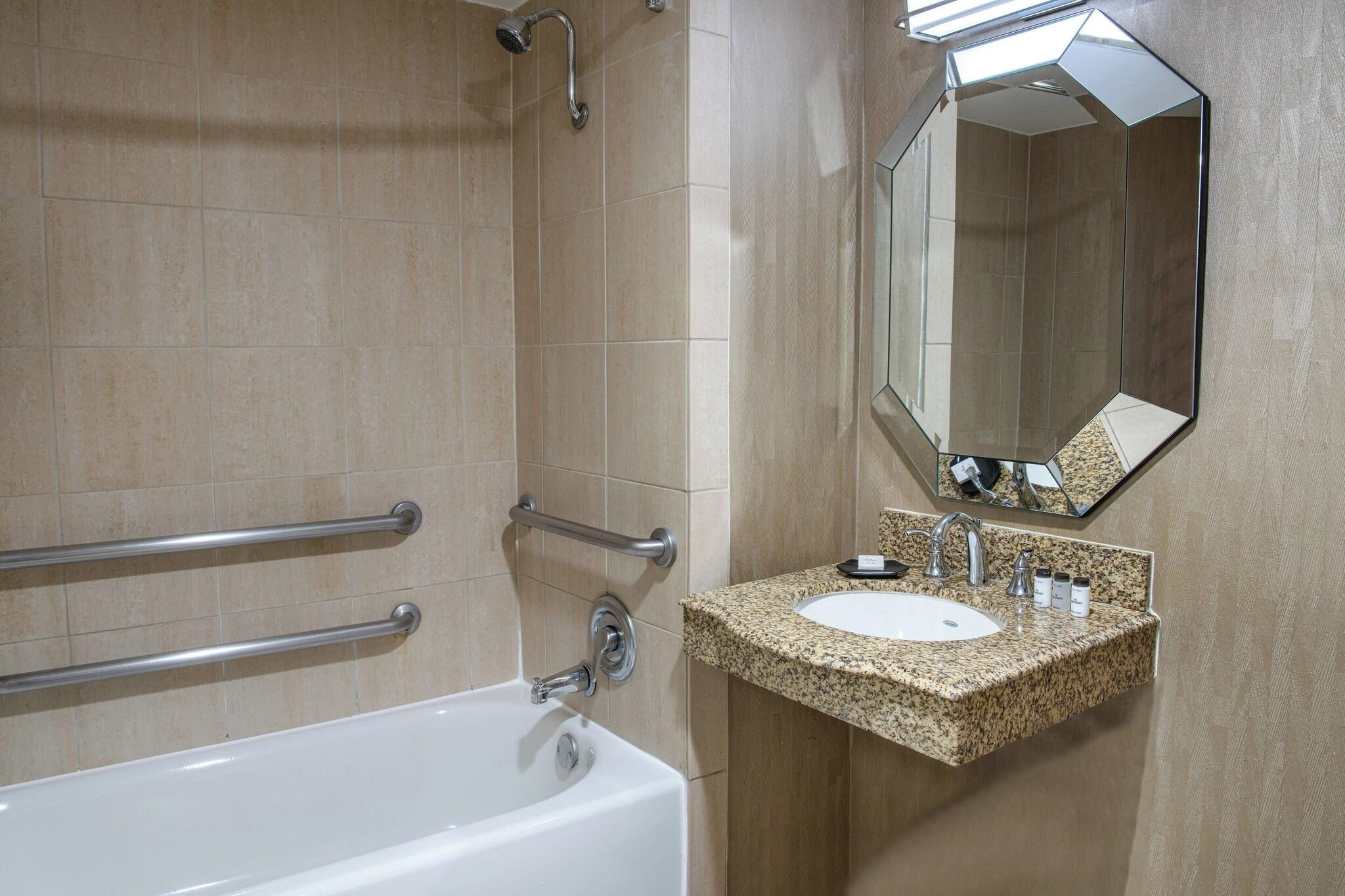 غرفة بسرير مزدوج لذوي الإعاقة، Sheraton Mission Valley San Diego 4/4