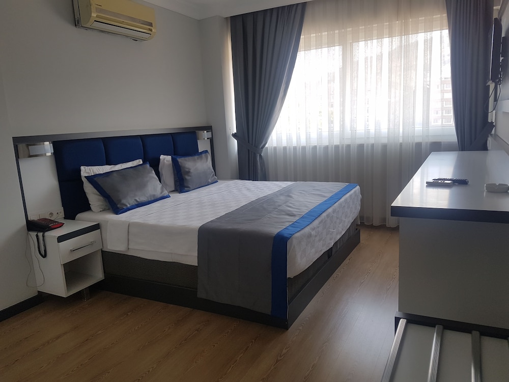 1 BEDROOM, STANDARD, DOUBLE OR TWIN BED, SMOKING