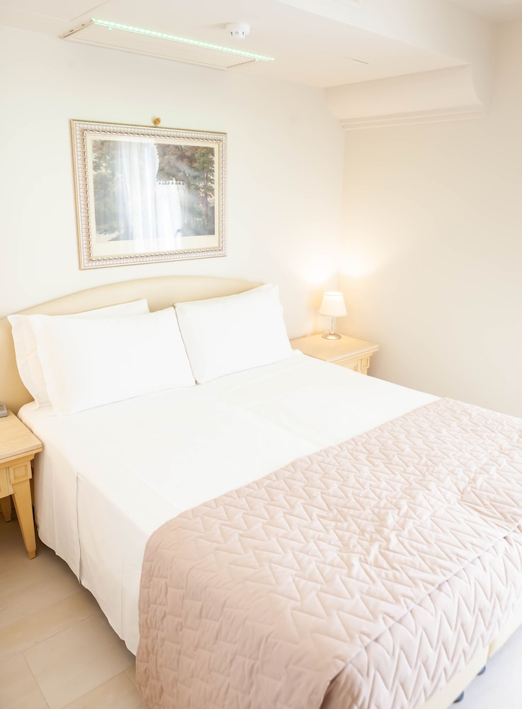 2 BEDROOMS, FAMILY, BALCONY