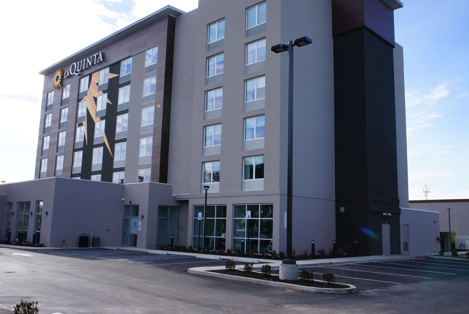 La Quinta Inn Suites By Wyndham Mobile 8/70
