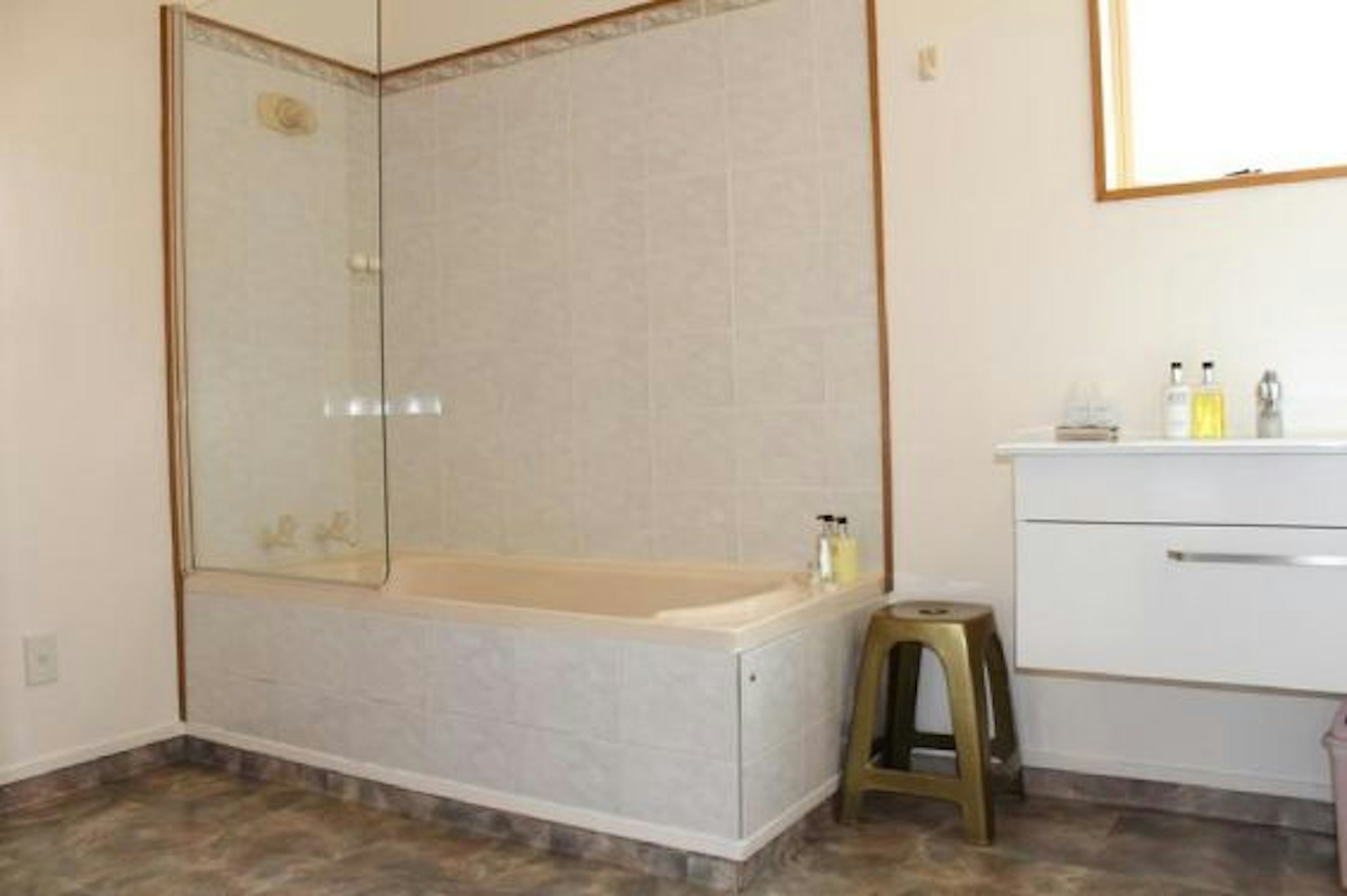 Asure Ambassador Motor Lodge 4/28