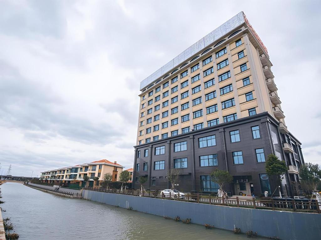 Vienna International Hotel (Shanghai Dishui Lake Lingang New City) 6/64