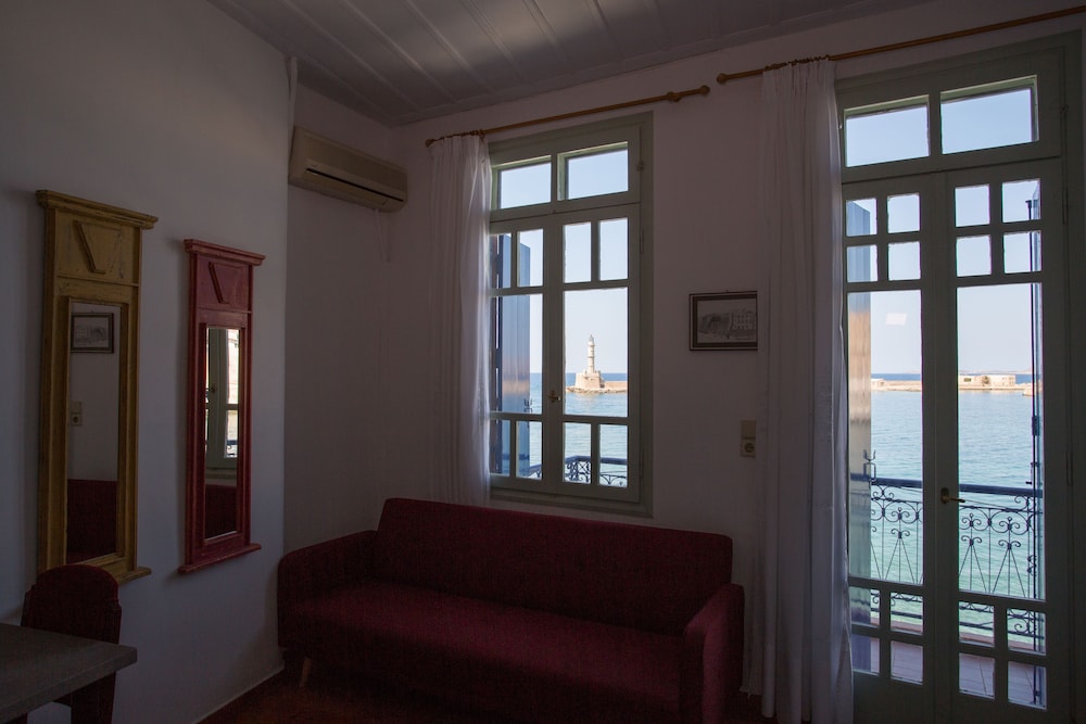Nostos Beach Boutique Hotel 55/73