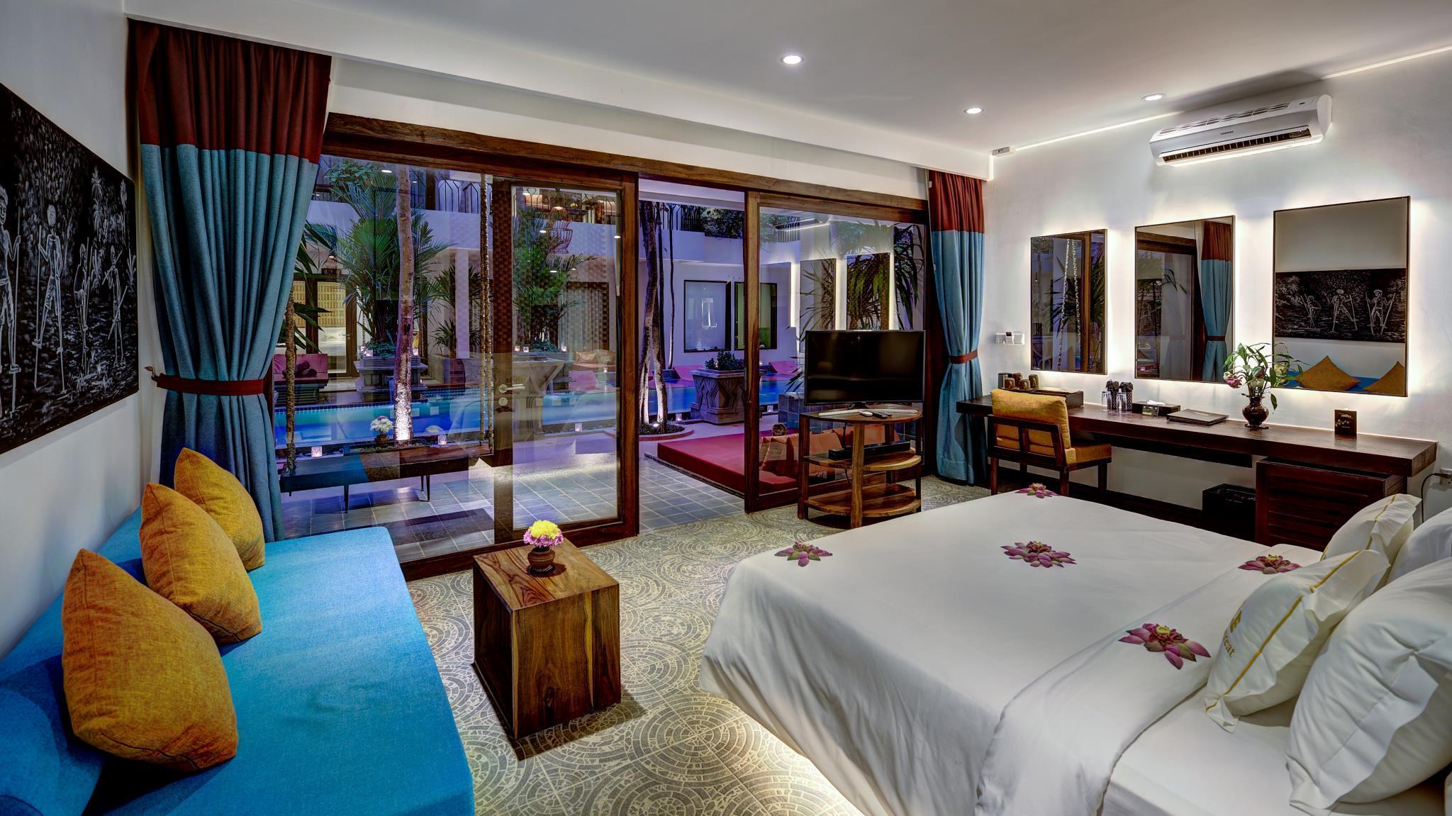 Luxury, Suite, King Bed, Sofa, Pool Access