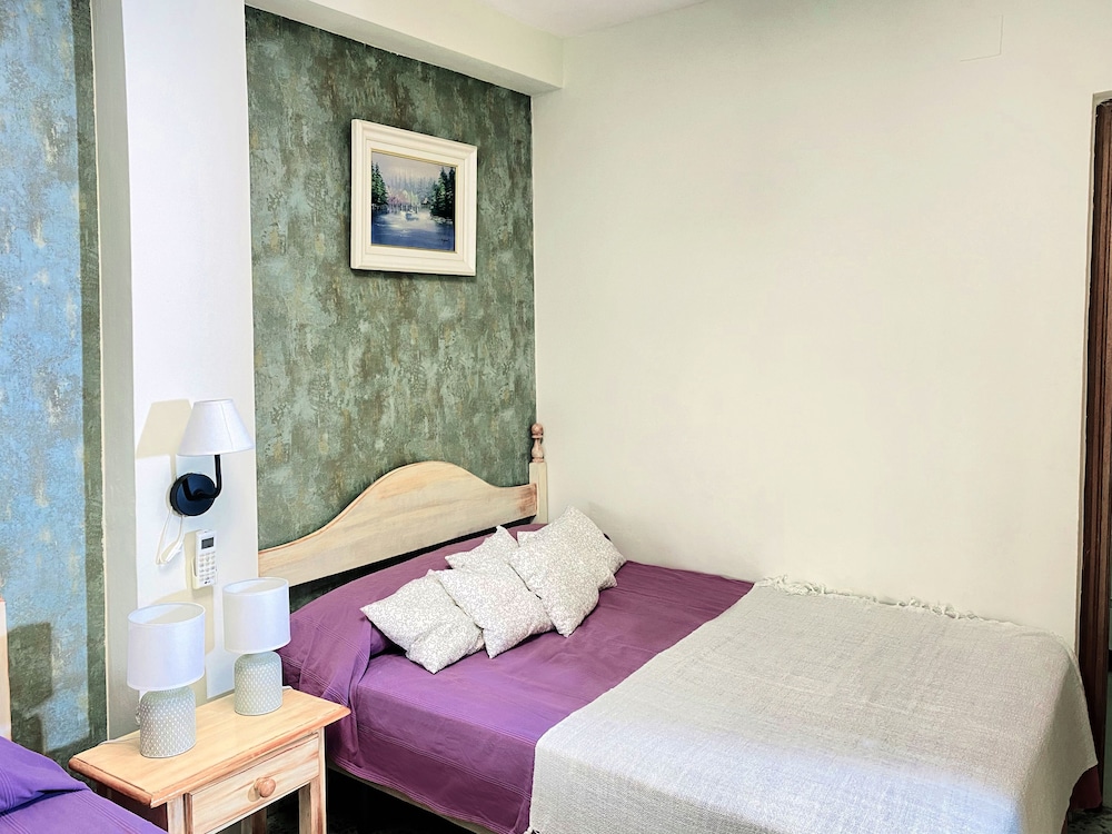 Hostal Azahara 10/70
