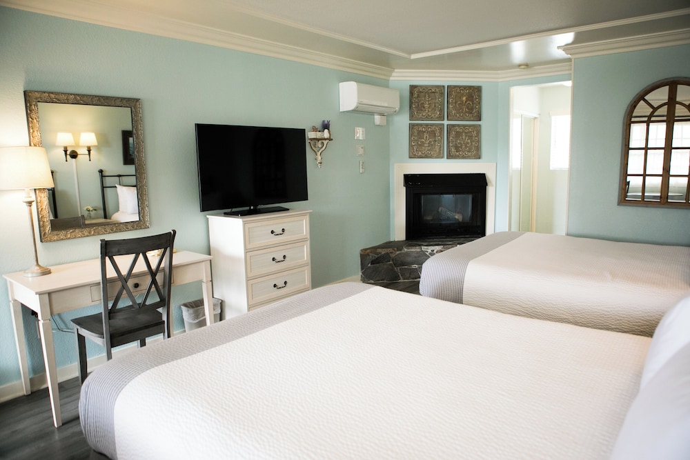 Sea Otter Inn 19/63