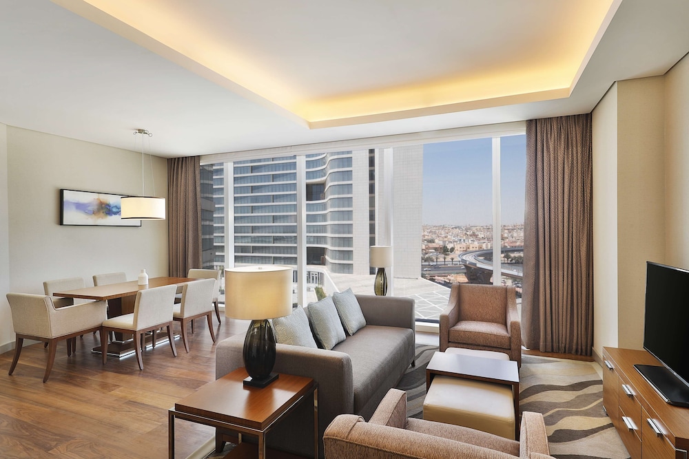 فندق هيلتون الرياض والشقق الفندقيه(Hilton Riyadh Hotel & Residences) 42/82