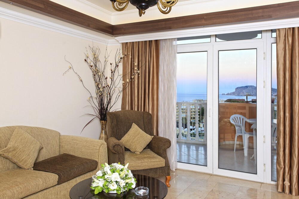 Club Paradiso Hotel 24/50