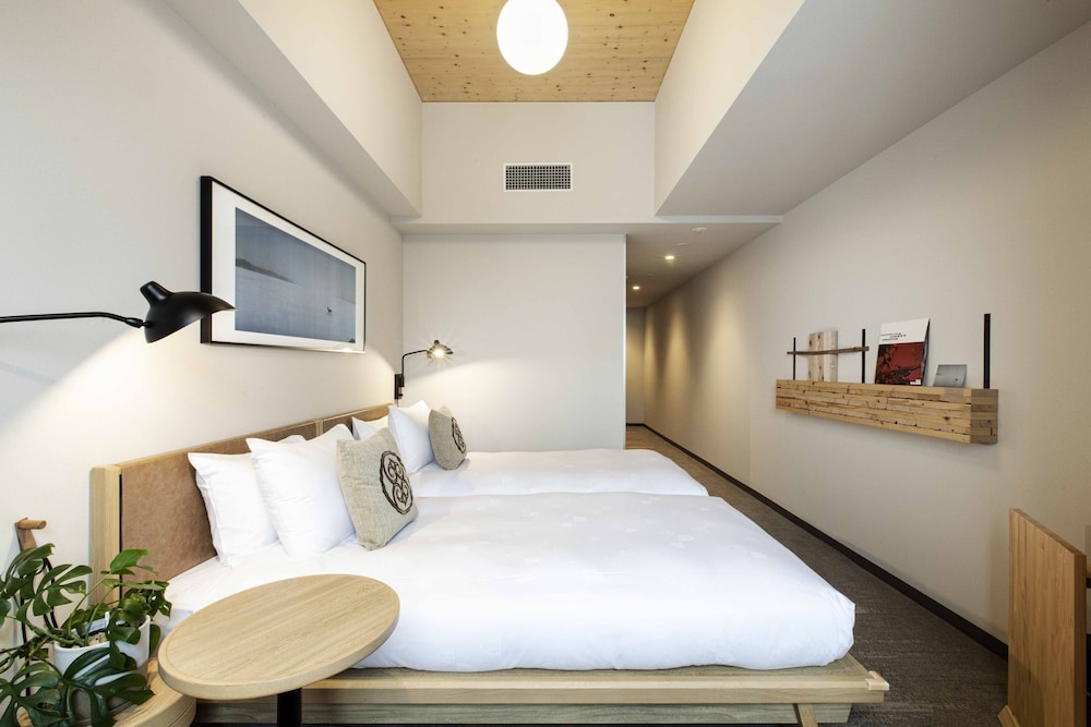 Deluxe, Twin Beds, Park View, Gallery Floor