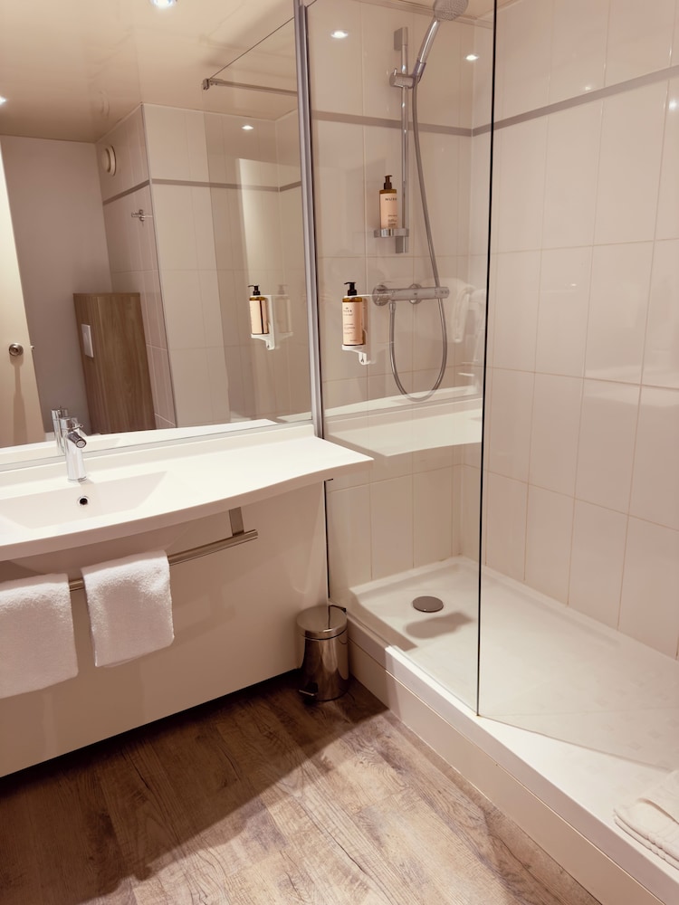 MERCURE ROUEN VAL DE REUIL 50/50