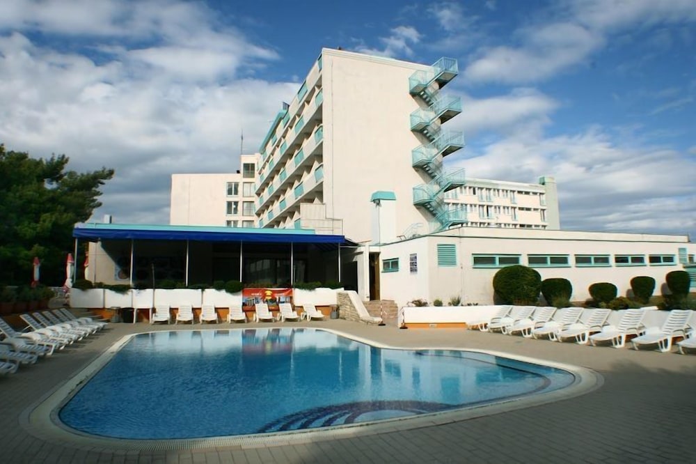 Pula Hotel 2/37