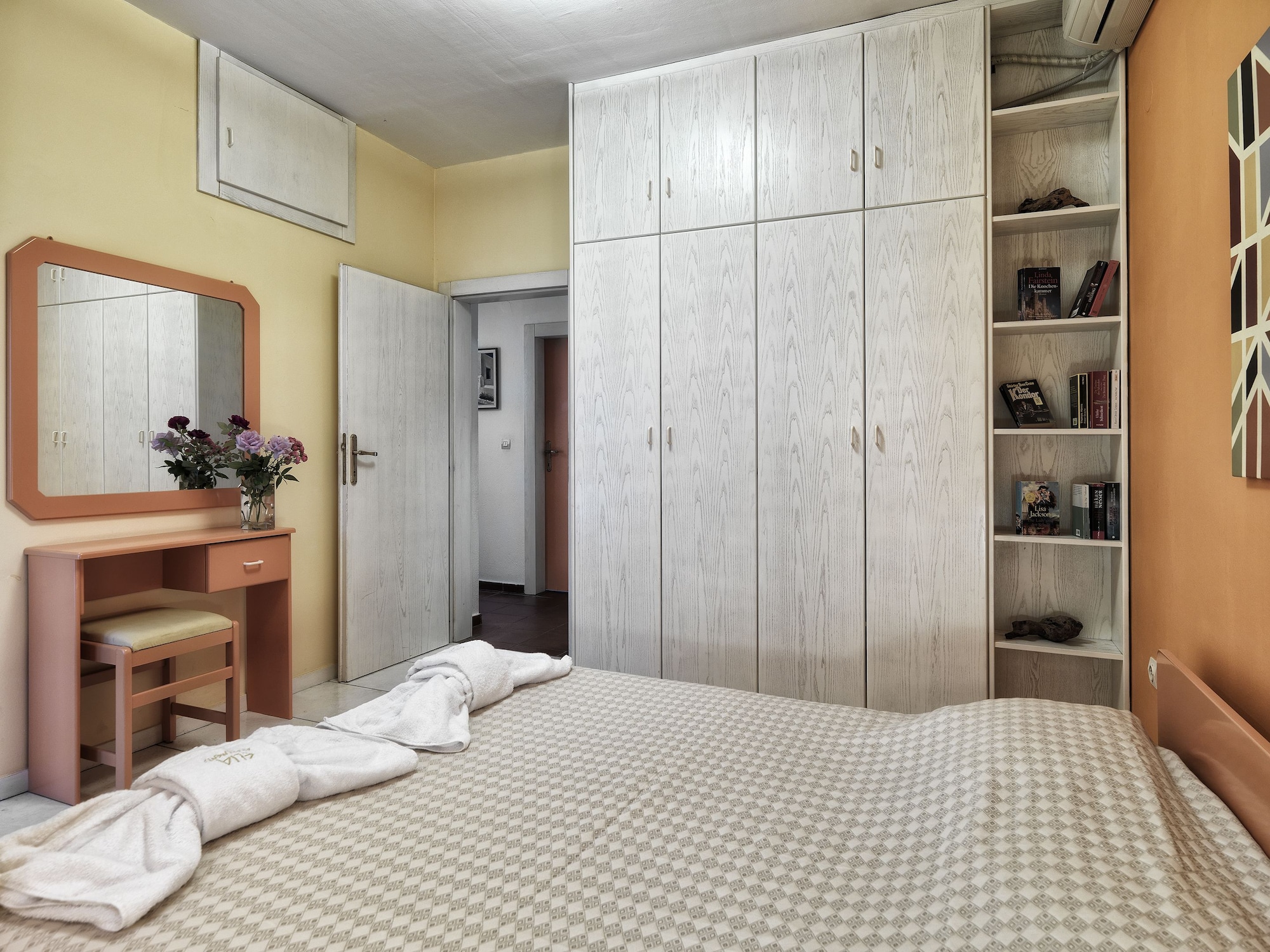 2 BEDROOMS, MAISONETTE