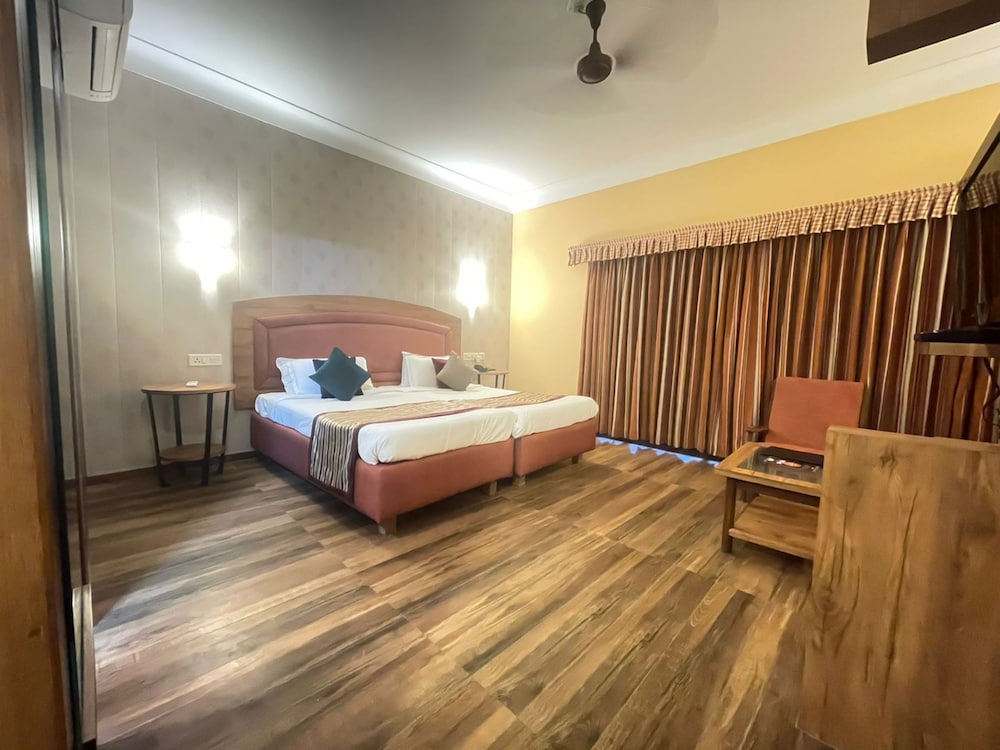 DELUXE, TWIN BEDS
