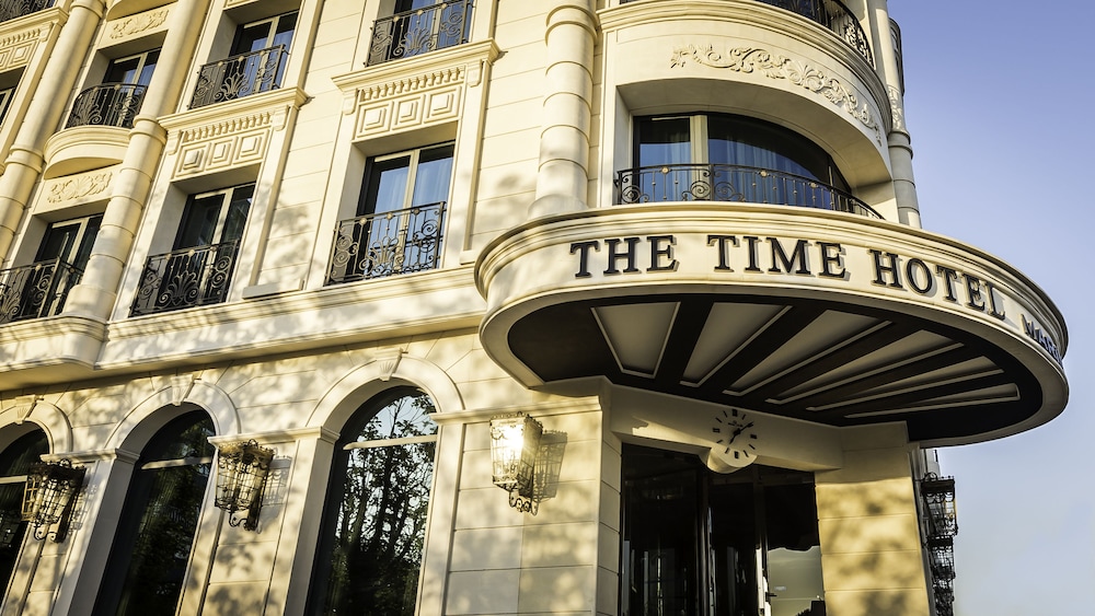 THE TIME HOTEL MARINA 5/87