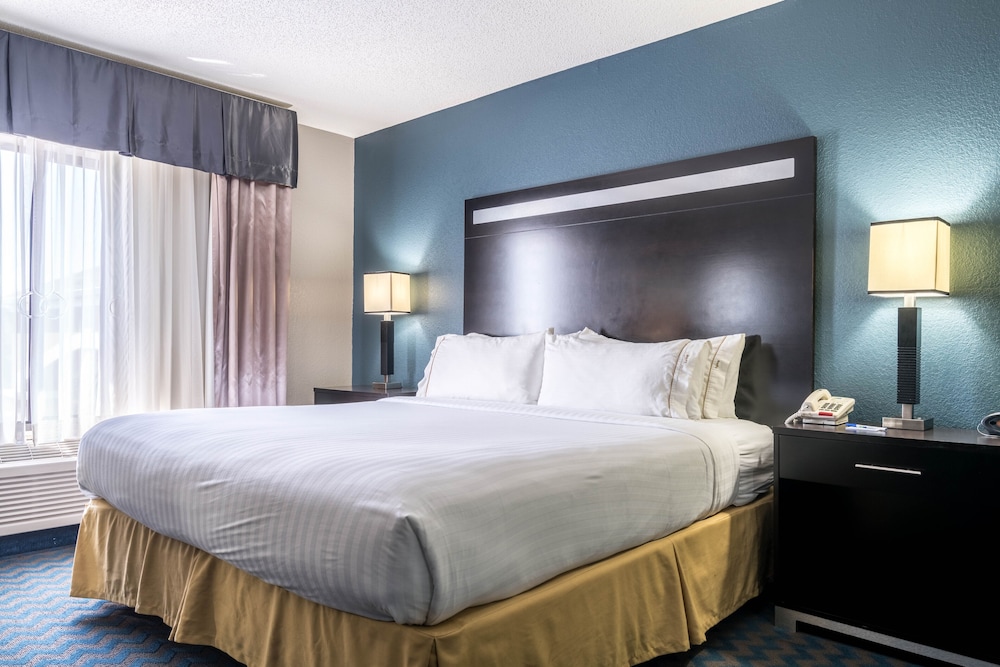 Holiday Inn Express Suites Roanoke Rapids Se 13/72